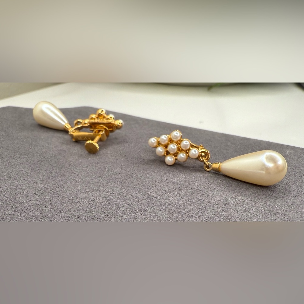 Vintage Napier Faux Pearl Cluster Drop Earrings 50s Screwback Gold Tone Dangles - Picture 6 of 7